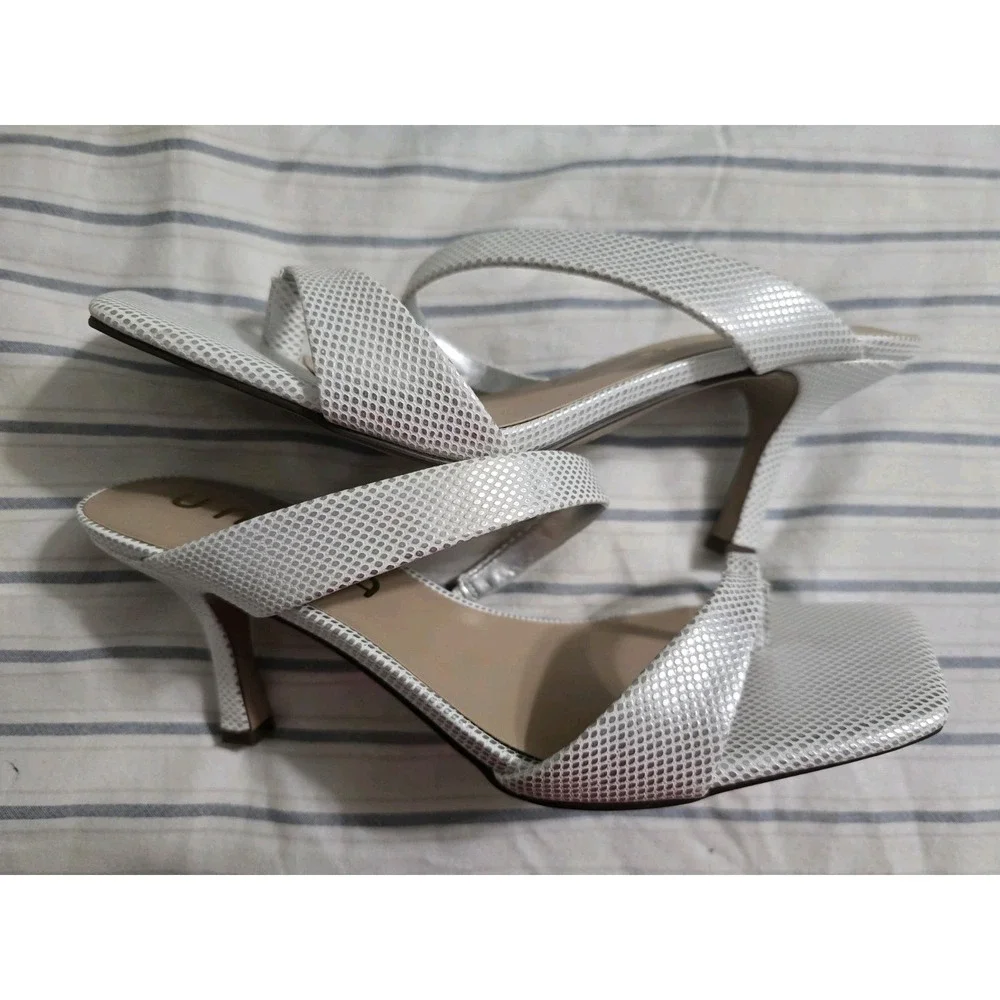 Unisa Women's White Silver Uncamia Kitten‎ Heel Pump Stiletto Sandals - 8M